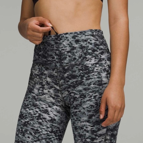 Lululemon high waisted Base Pace High-Rise Tight leggings 25" - Picture 11 of 12